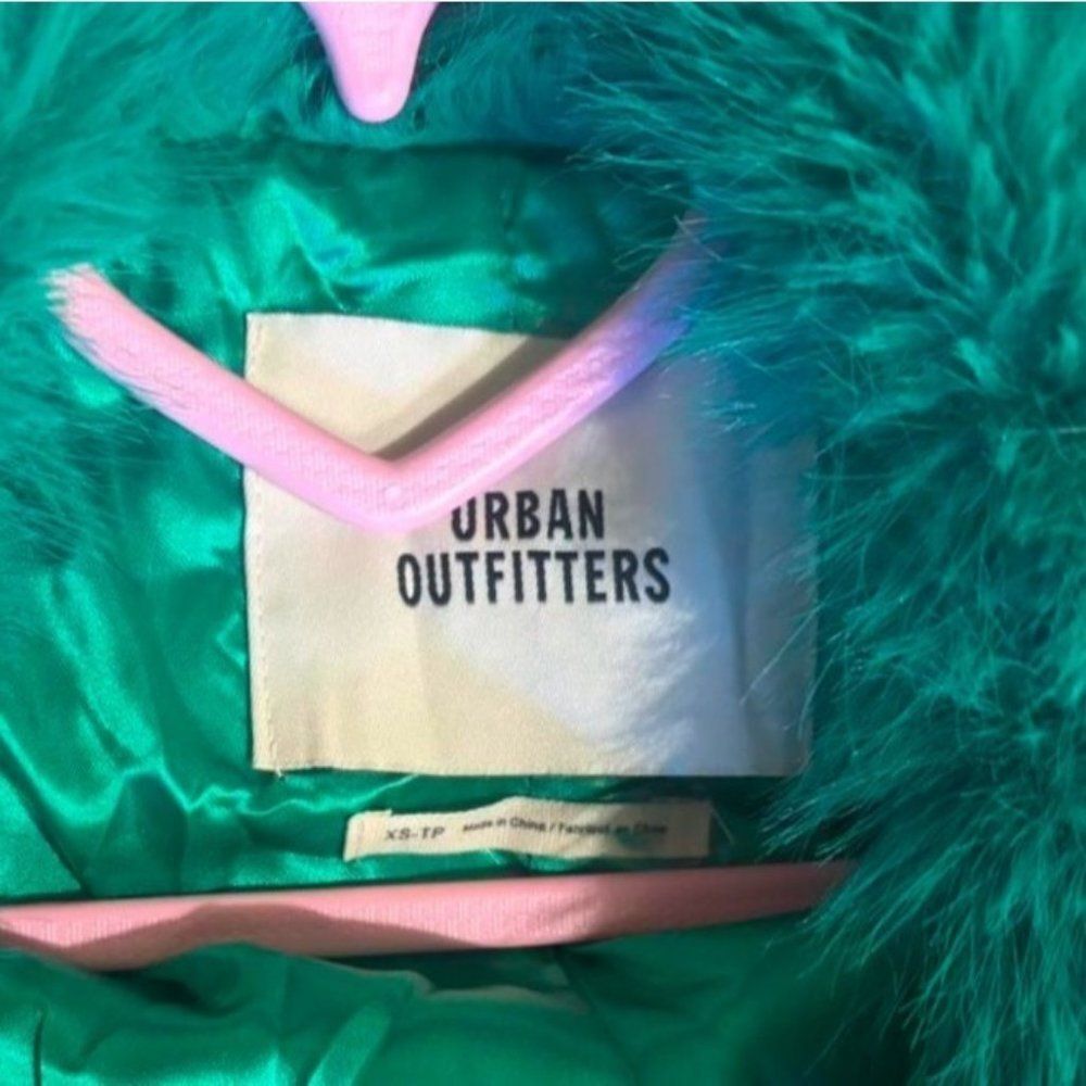 URBAN OUTFITTERS UO Maddie Faux Fur Coat XS Long Overcoat Furry Retro Vintage - Picture 10 of 10